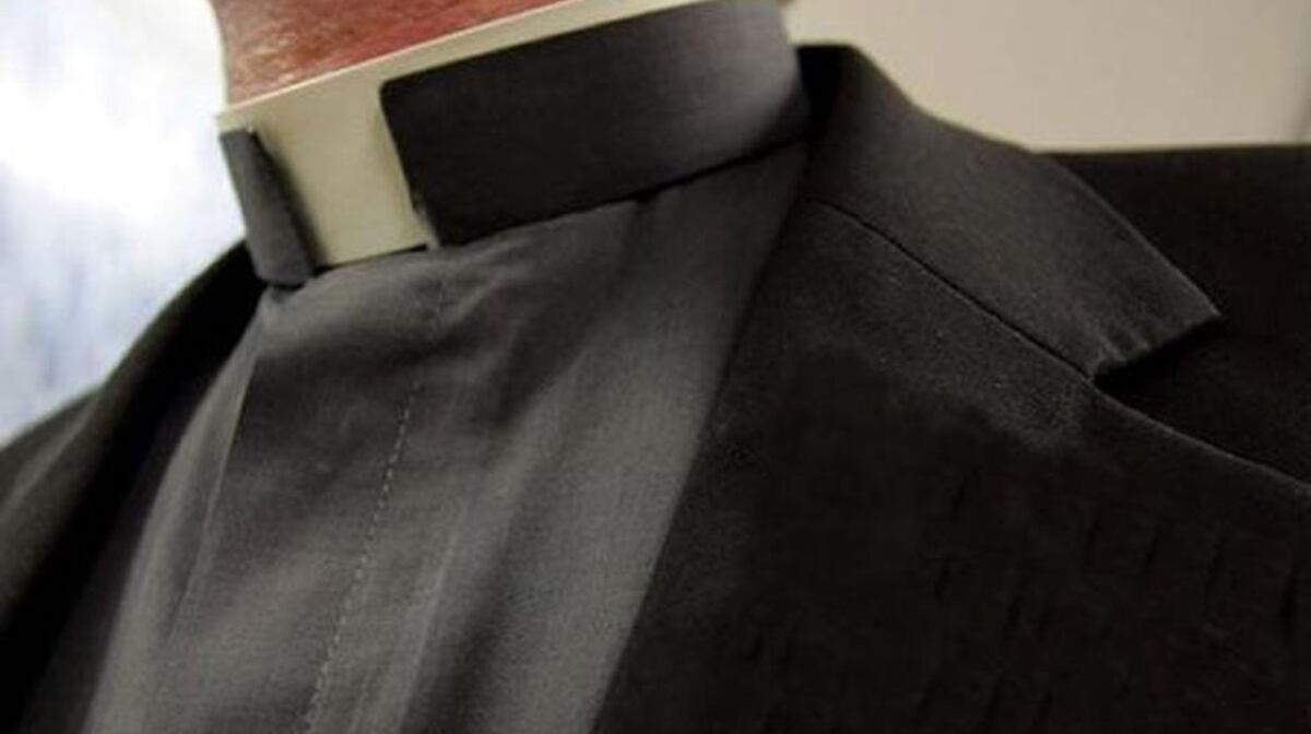 ¡SEÑOR! Graban a sacerdote inhalando drogas y viendo porno