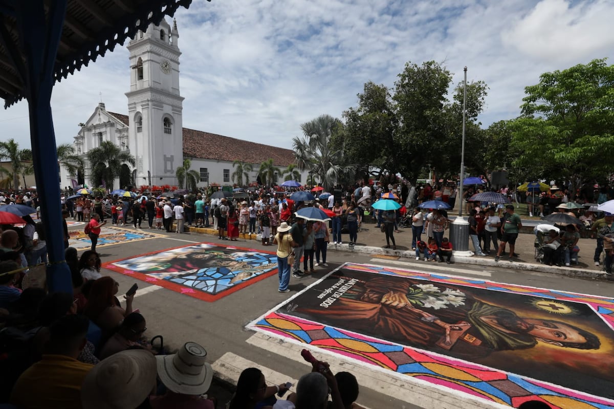 El Corpus Christi vistió de fe y arte las calles de La Villa de Los Santos
