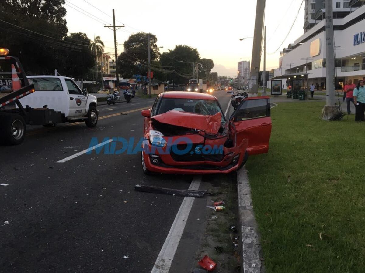 ¡LOCO Y BORRACHO! Después de la triple colisión, le pegó a paramédico y huyó