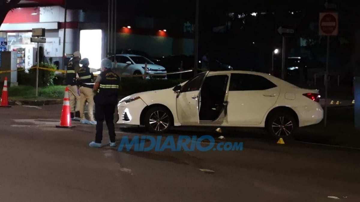 Pistoleros en moto. Interceptan un auto en San Francisco y le descargan balas en plena vía. Video