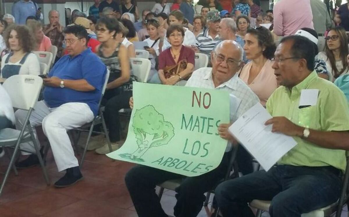 ¡Se caldean los ánimos! Abuchean a Carlos Duboy por el Parque Omar | VIDEO