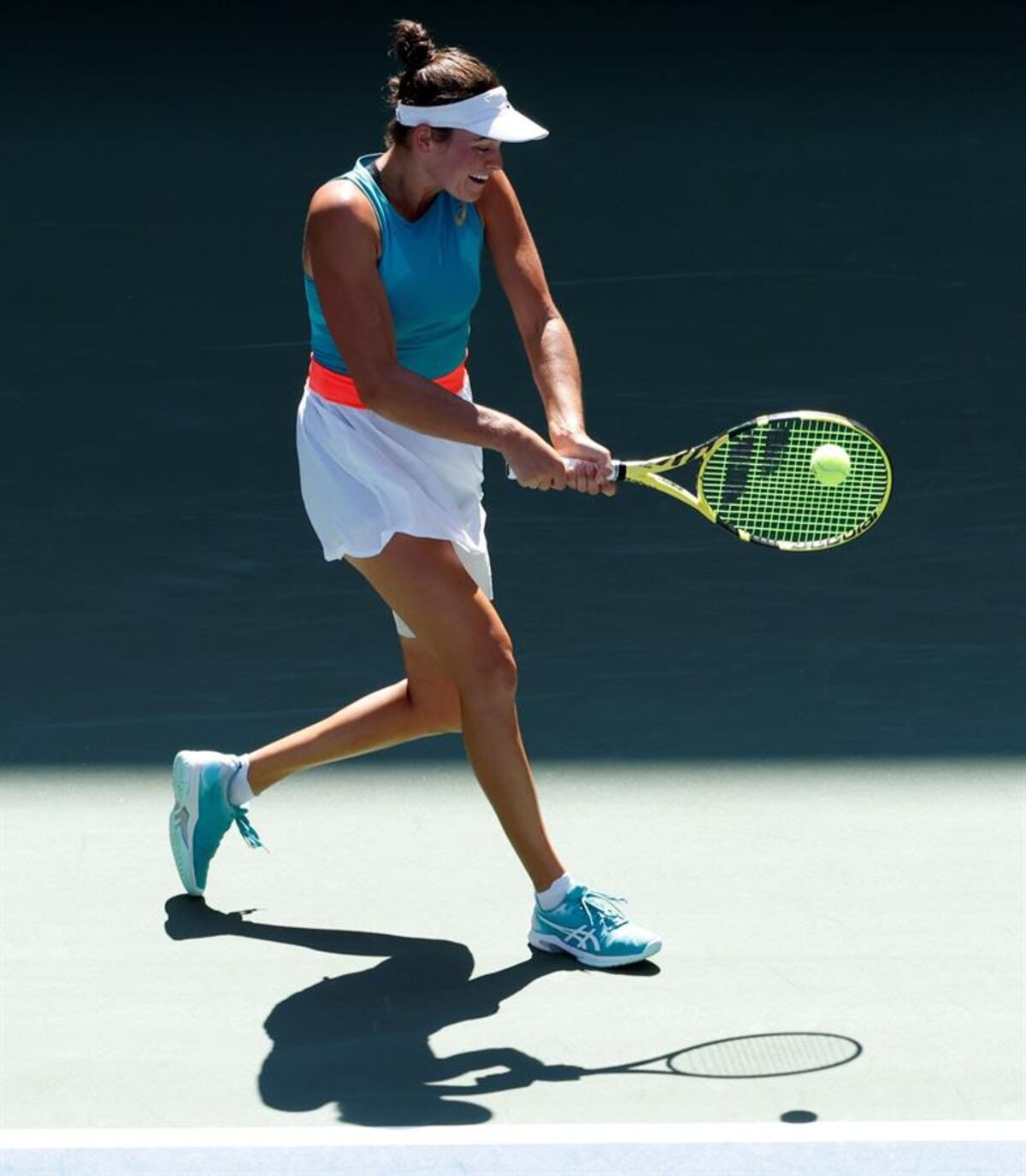 Brady elimina a la campeona Kerber y llega a cuartos de final por primera vez