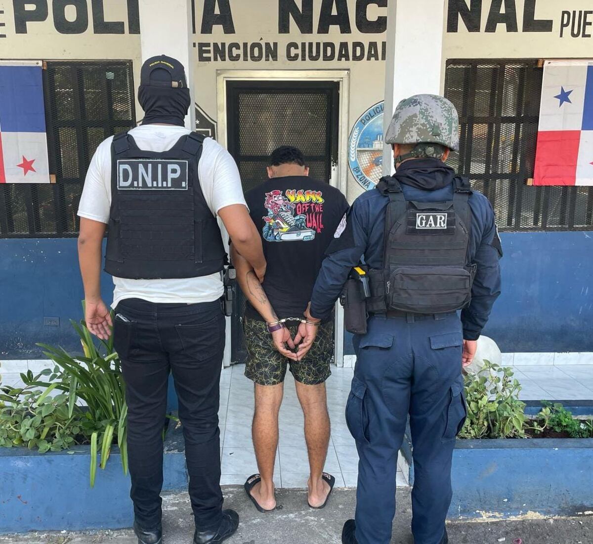 Panameño cae con pistola Glock en Santa Ana: tenía líos por pensión alimenticia  