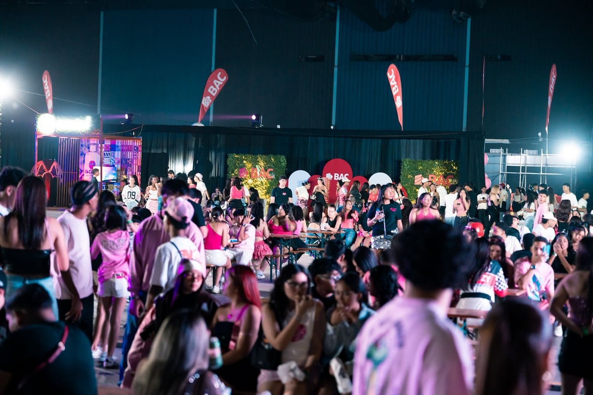 Caos en el Figali: fanáticos intentan entrar a la fuerza al concierto de Omar Courtz