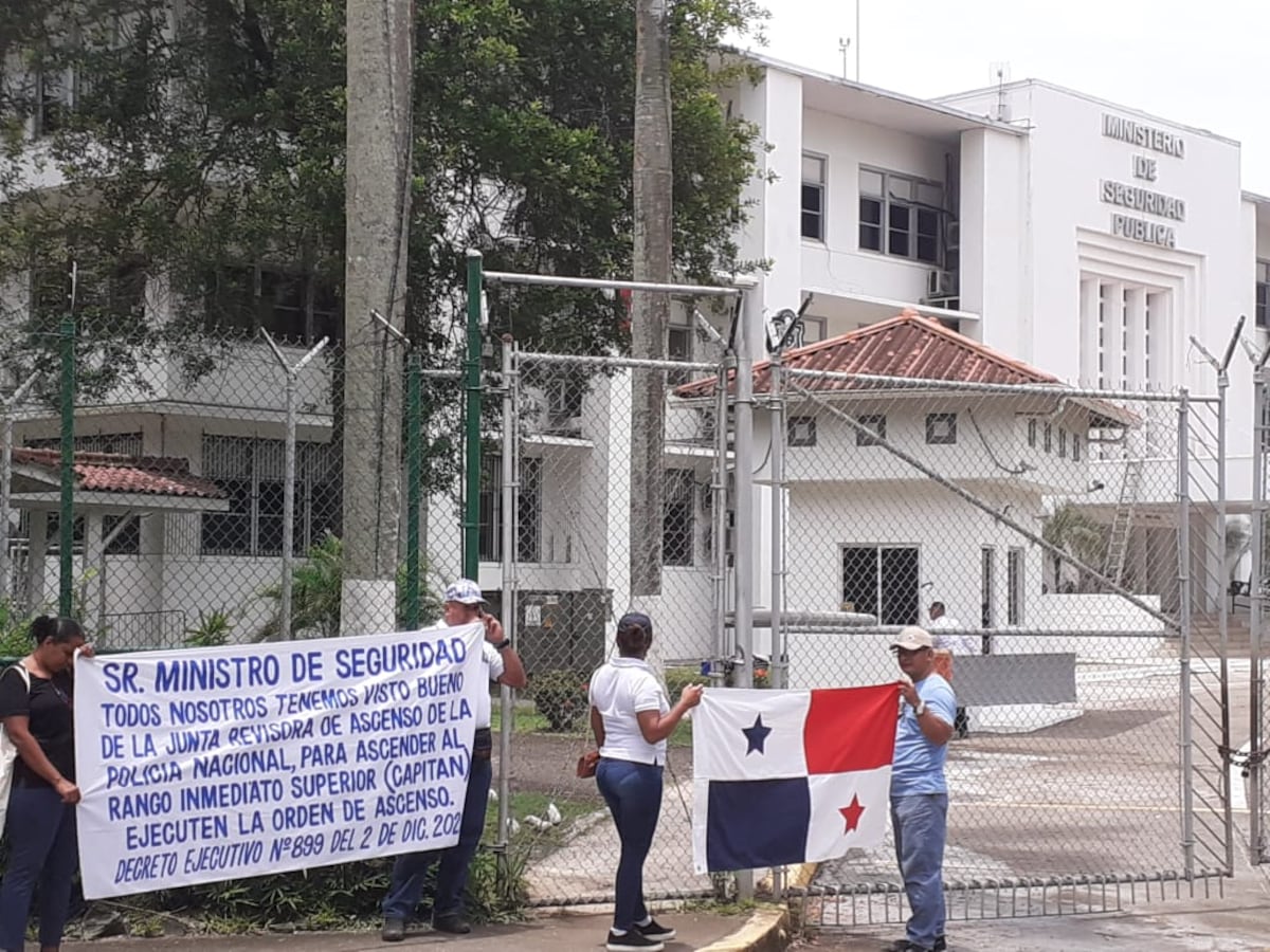 Ascendieron a los jefes, pero olvidaron a la tropa: Policías exigen justicia en su ascenso