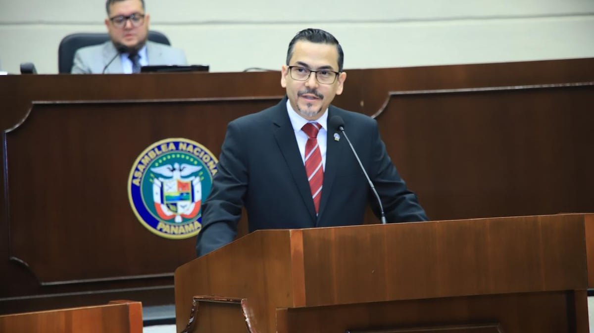 Procurador pide audiencia tras choque con contralor Flores
