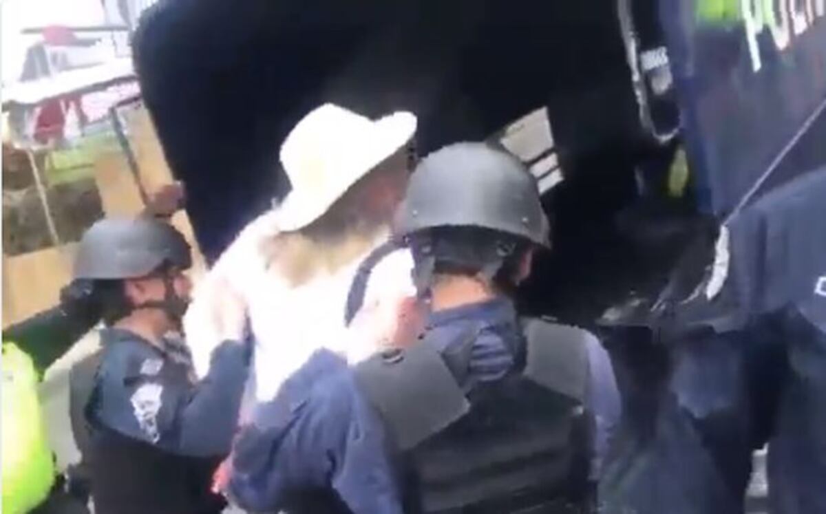 ESPOSADA LA SUBEN AL PATRULLA.Detienen a exdirectora del Senniaf Idalia Martínez