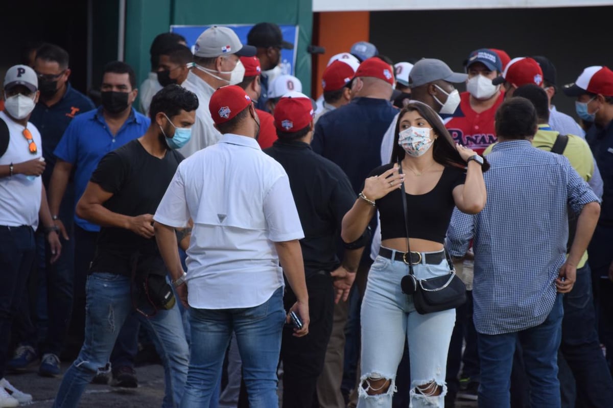 Captan a excara de ‘reality’, Joseline Pinto con su nuevo pollo que al parecer es funcionario 