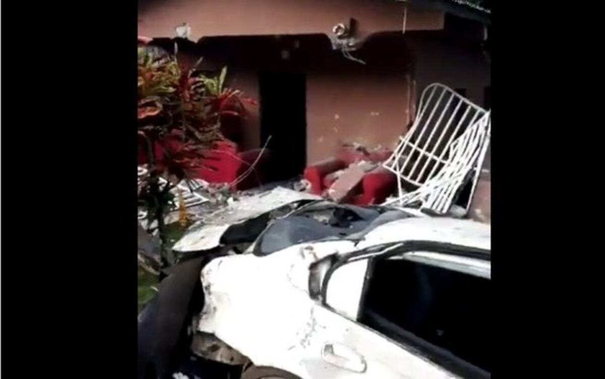 Un presunto borracho se vuela la cerca, cae en casa de anciana y la desbarata