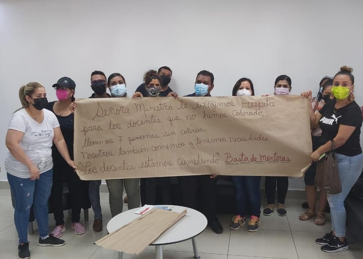 Docentes sin cobrar. Se acordó que en junio recibirían sus pagos, pero ni siquiera aparecen en la planilla de Contraloría