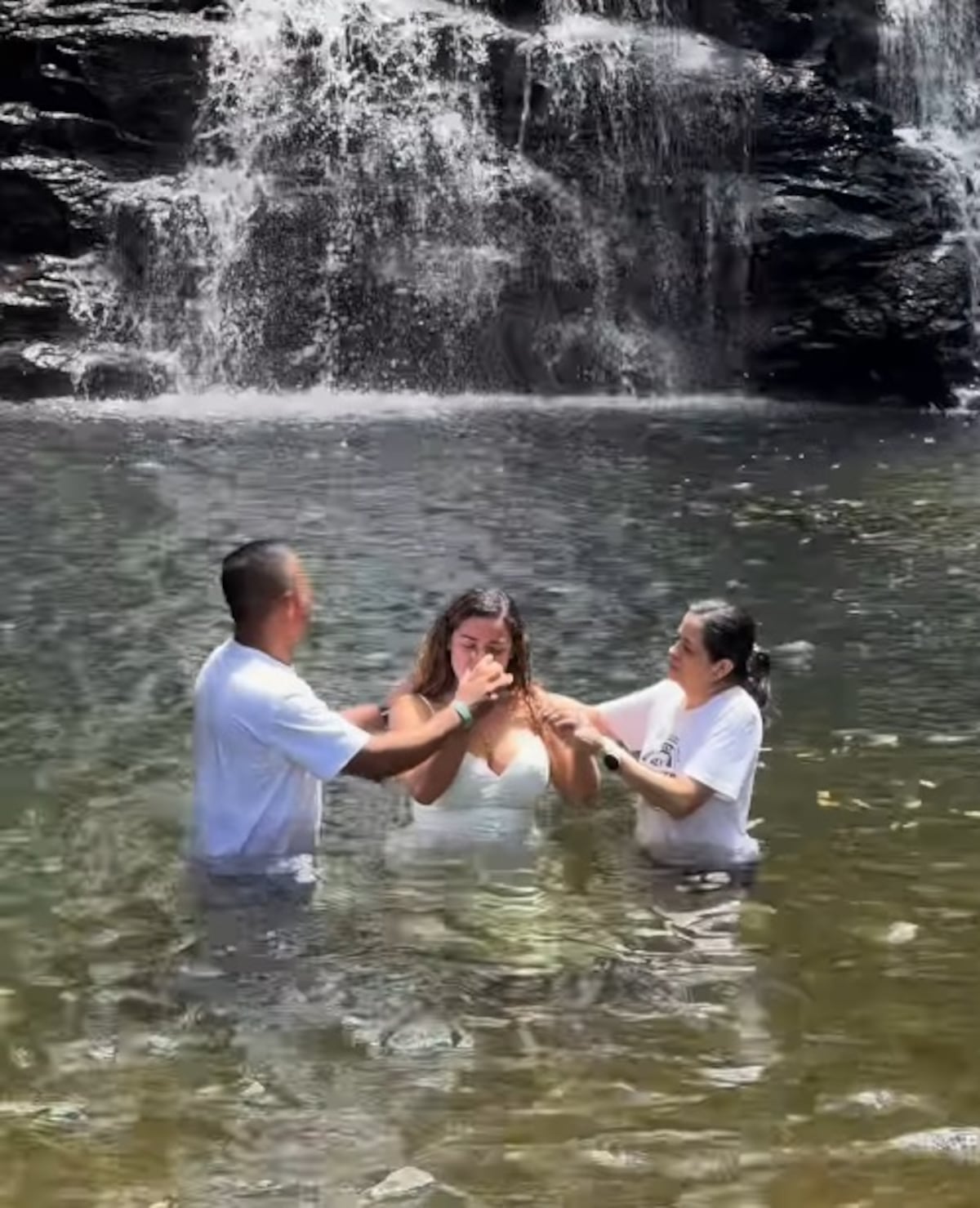 ‘Soy tu princesa, Dios’: Mayka López, ex del Vaquero, se bautiza y conmueve a todos