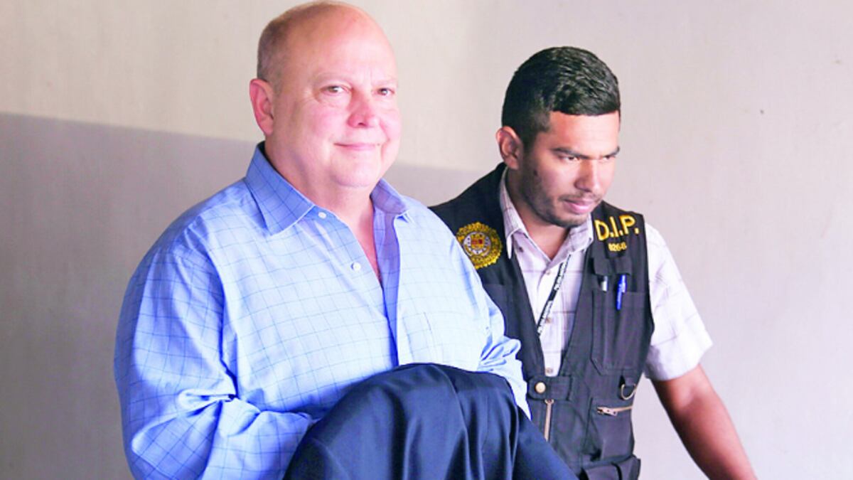 Anulan sentencia que había dejado libre a exgobernador y ordenan realizarle un nuevo juicio por millonaria evasión de cuotas de la CSS