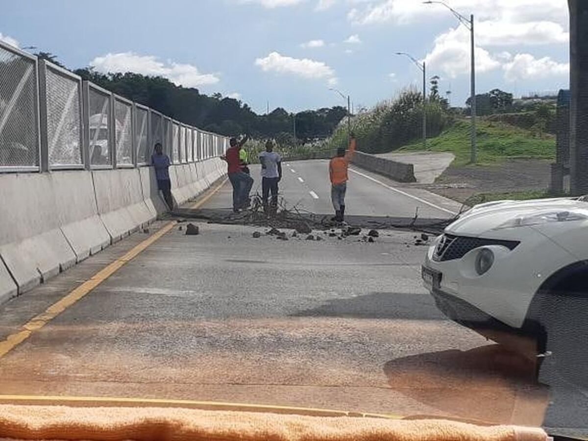 Cierran acceso al Corredor Norte en protesta por falta de agua