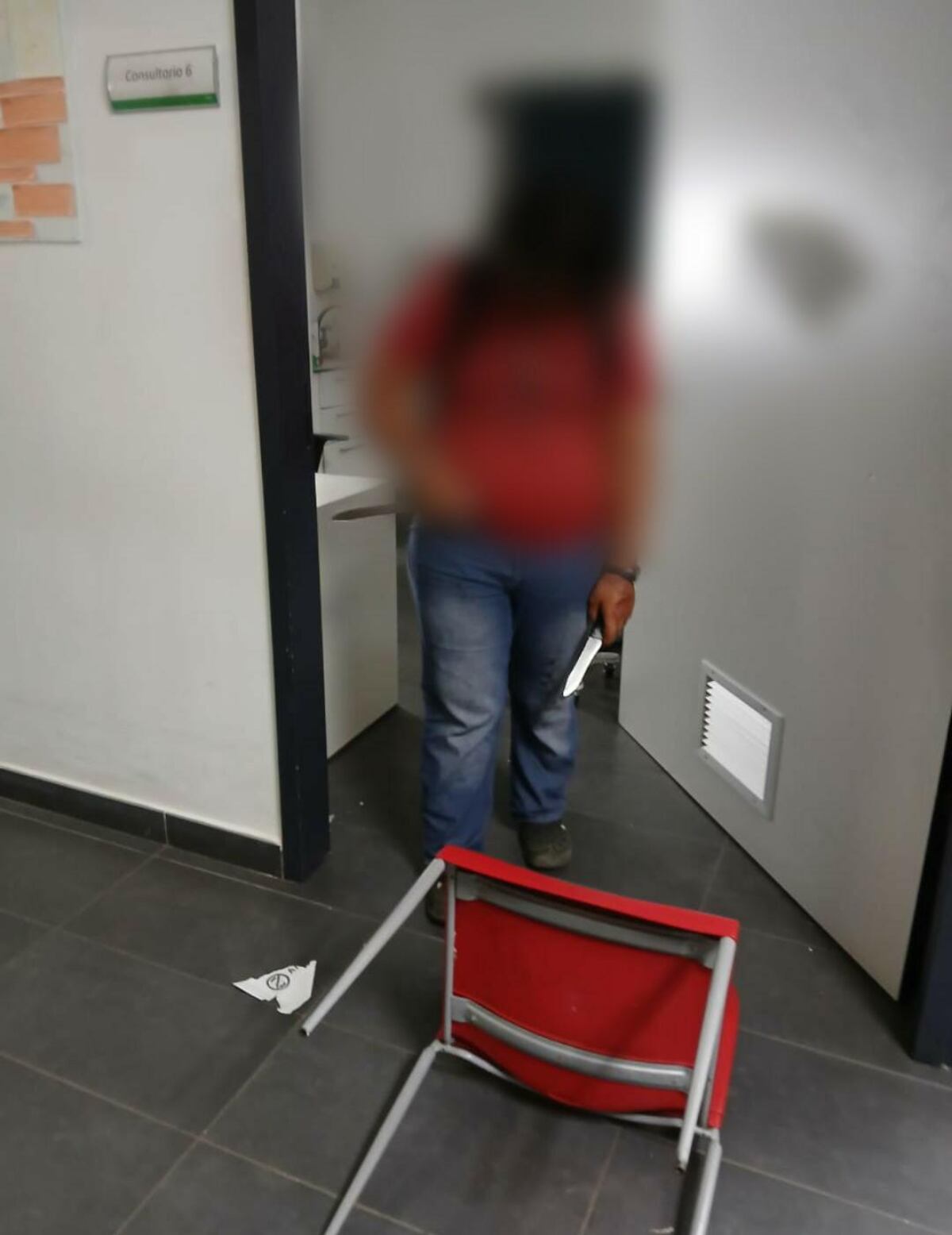 Mujer vuelta el diablo amenazaba con cuchillo a pacientes del hospital Luis ‘Chicho’ Fábrega en Veraguas 