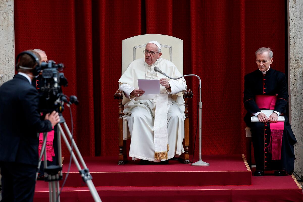 Papa Francisco carga contra una sociedad enferma de consumo