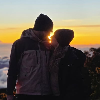 ¿Será la misma de las flores amarillas? Betserai Richards reaparece con su amor secreto en las montañas