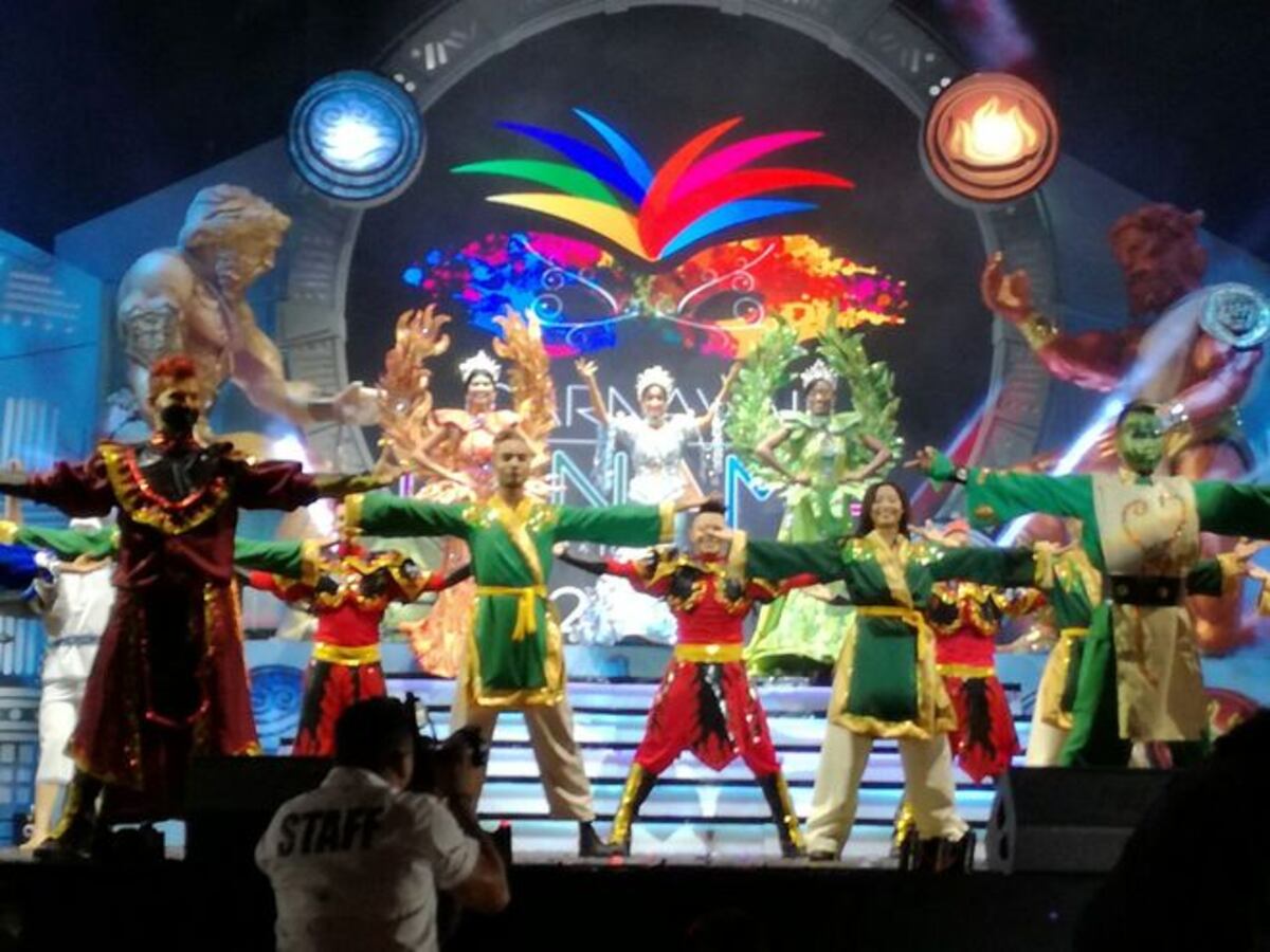 VIDEO | Arrancó el jolgorio en la Cinta Costera. Así fue la coronación