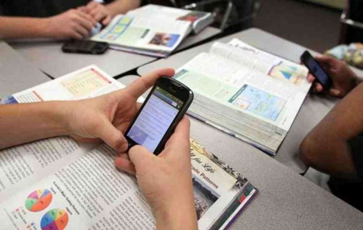 PROHÍBEN CELULARES. Tras videos de acciones inmorales en Colegio Abel Bravo