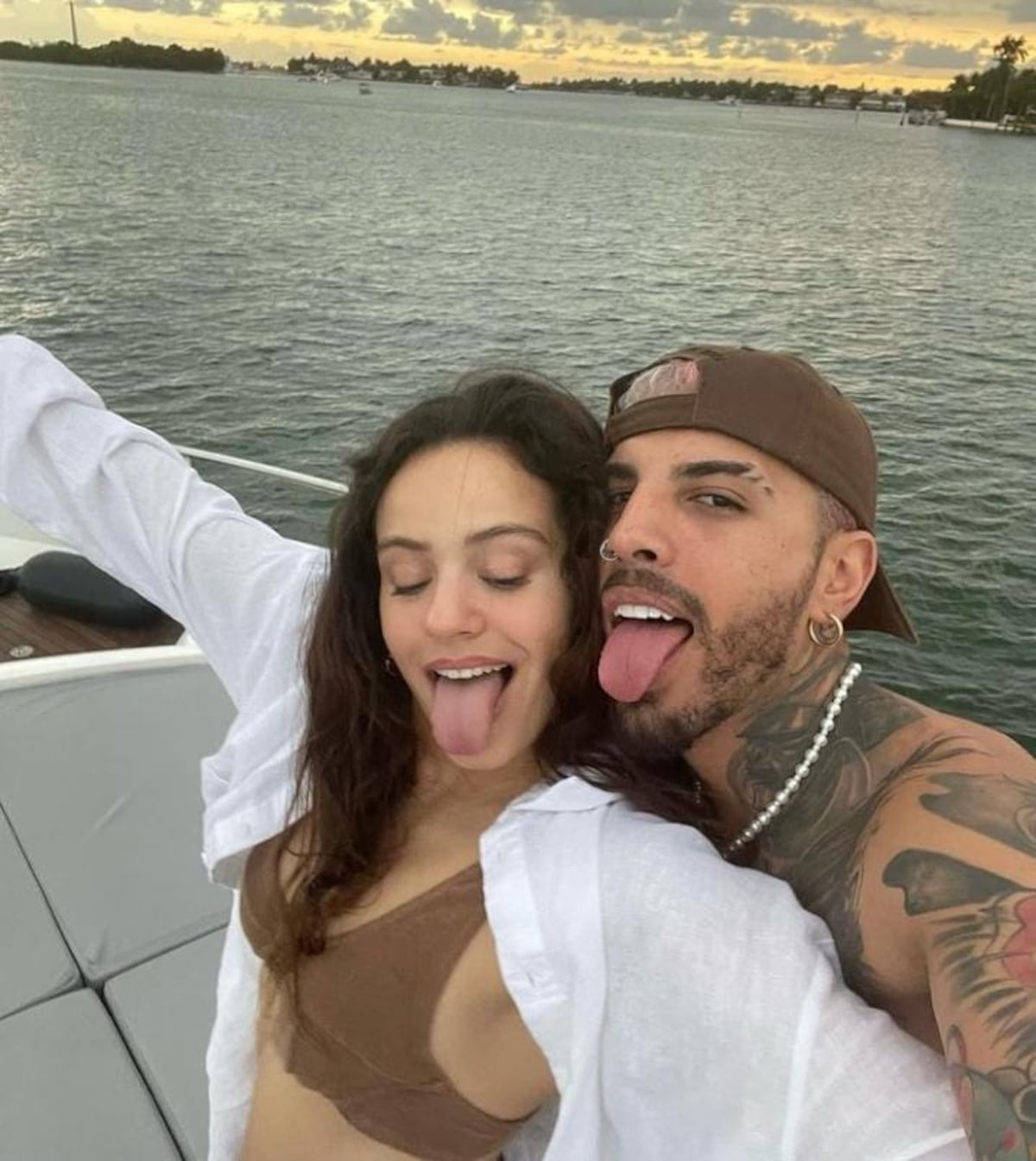 La Rosalía confirma ‘juju’ con Rauw Alejandro +Fotos