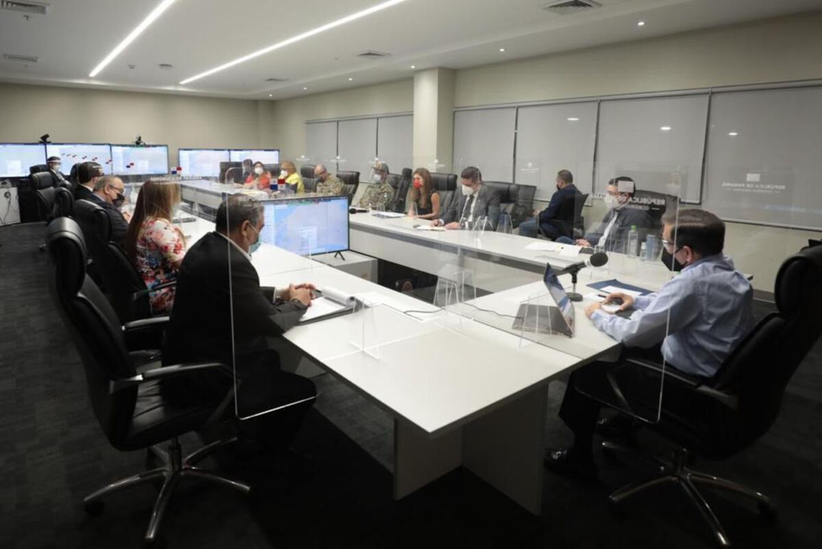 Nito Cortizo recibe informes del equipo Panamá Vacunas