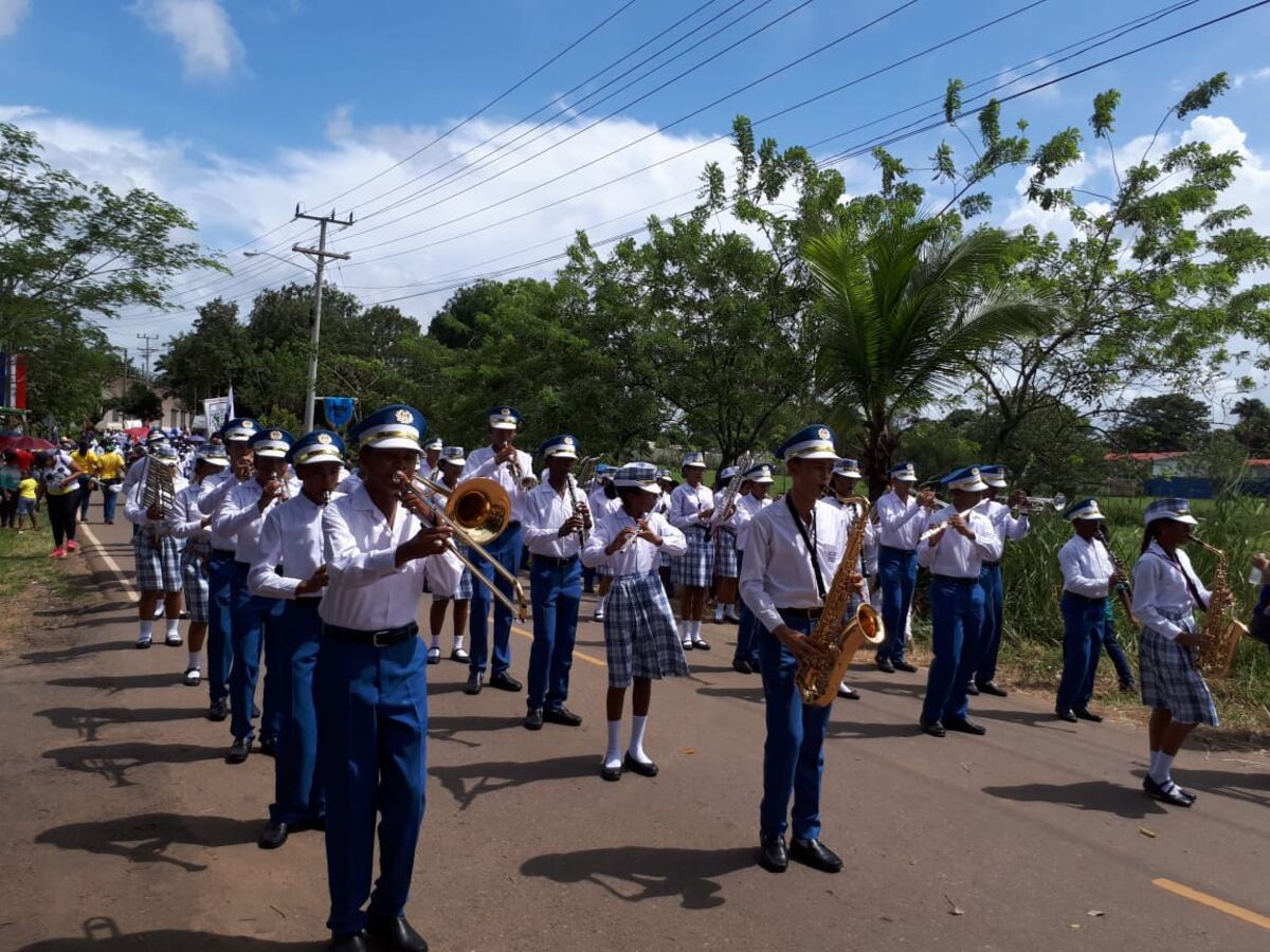 En Chepo protestan creativa y patrióticamente contra la violencia