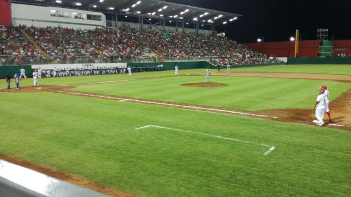 VIDEOS | El cielo se iluminó con la inauguración del nuevo Kenny Serracín