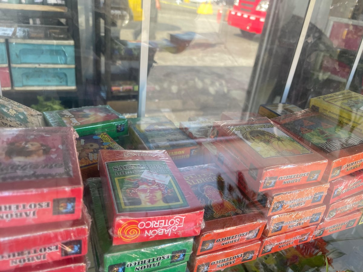 ¿Baños, incienso o hierbas? Así se preparan muchos para el Año Nuevo