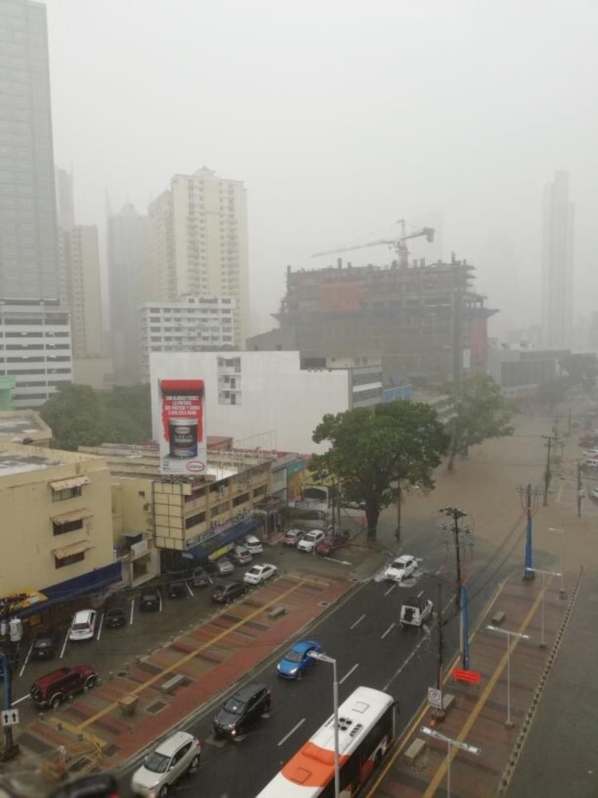 Cuidado al tomar la vía Centenario como ruta de salida porque está inundada