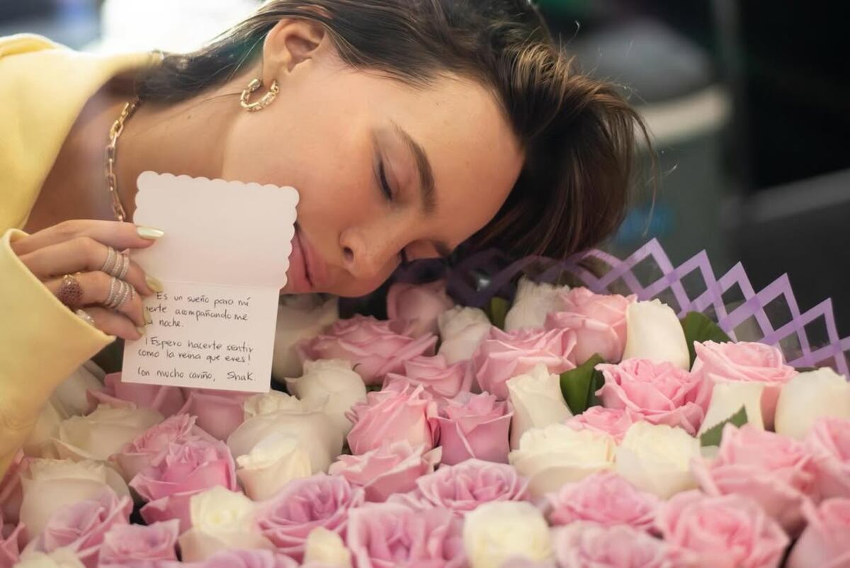 Belinda cae de rodillas ante Shakira en México y le confiesa un ‘Te amo, gracias por la oportunidad’