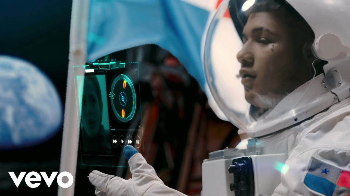 El pelao de La Meri en todo su esplendor. Boza coloca tres de sus recientes lanzamientos como tendencia en YouTube