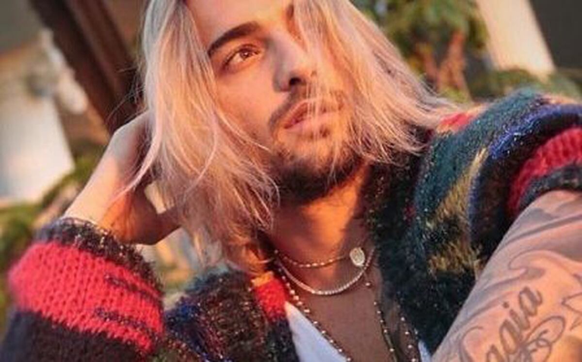 Nuevo 'look' de rubio platinado de Maluma causa revuelo en las redes