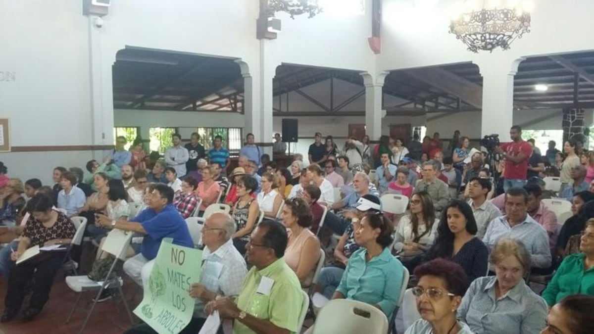 ¡Se caldean los ánimos! Abuchean a Carlos Duboy por el Parque Omar | VIDEO