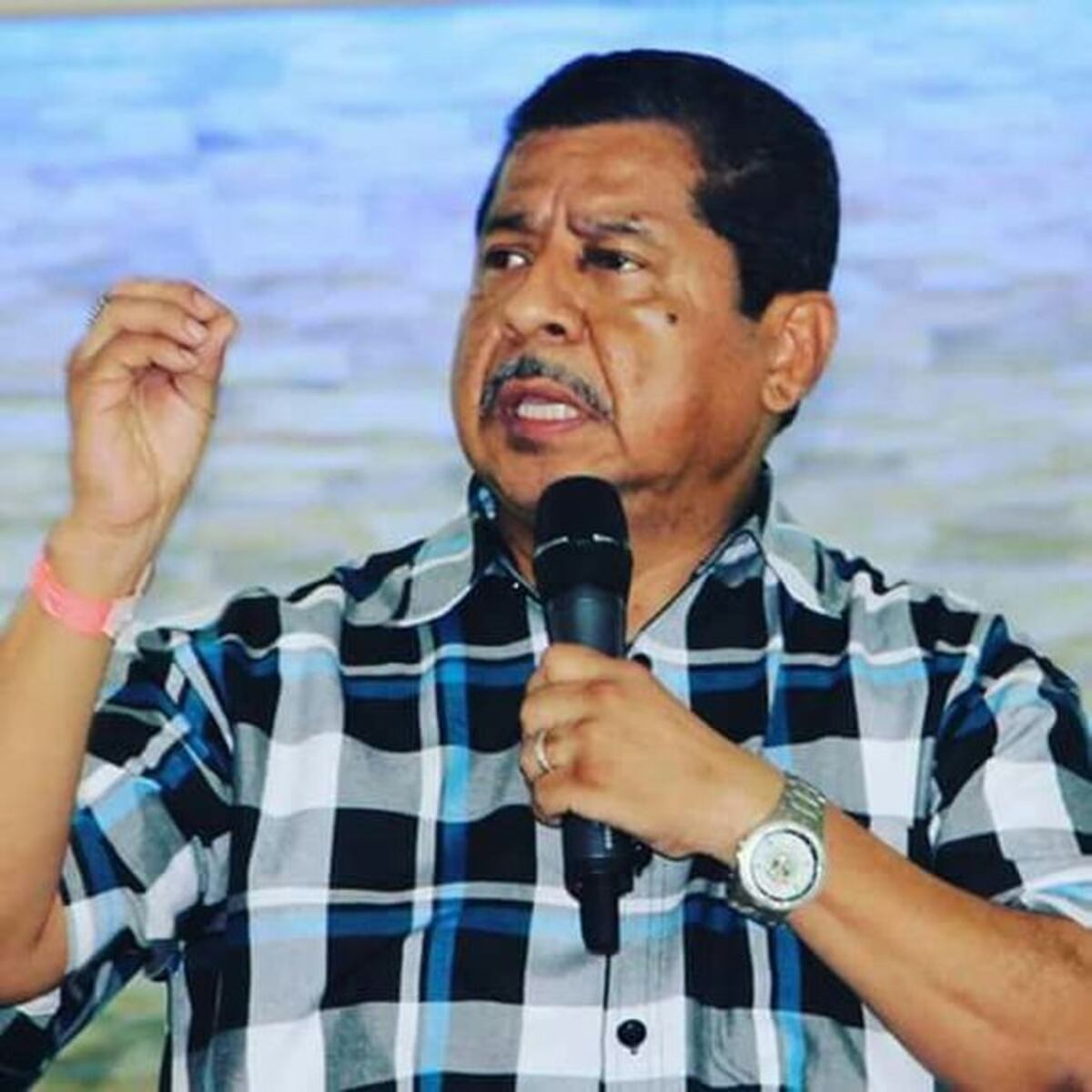  ¡GLORIA A DIOS! Eligen a nuevo pastor tras la muerte de Lowell David