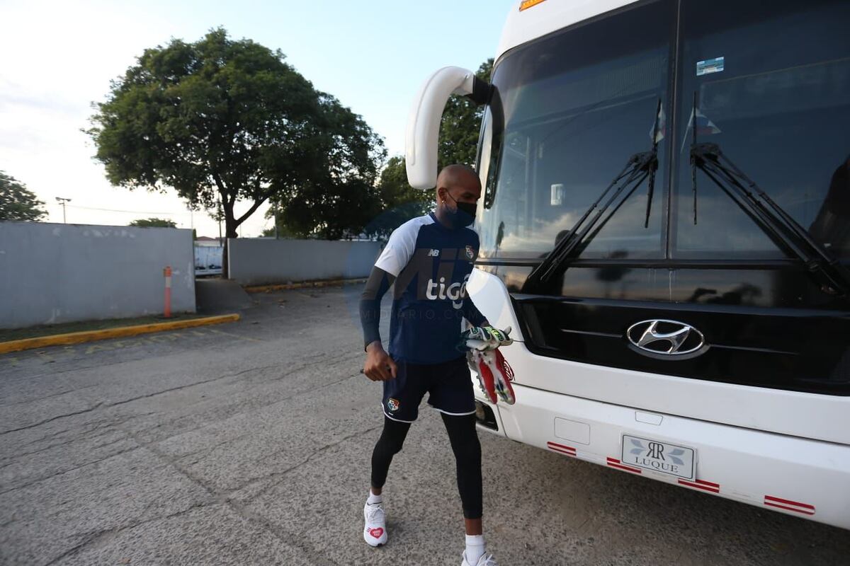 Nada de covid. Thomas Christiansen reaparece en el Rommel Fernández