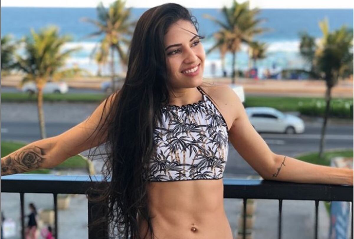 Este hombre trató de robarle el celular a una mujer y se llevó la paliza del año