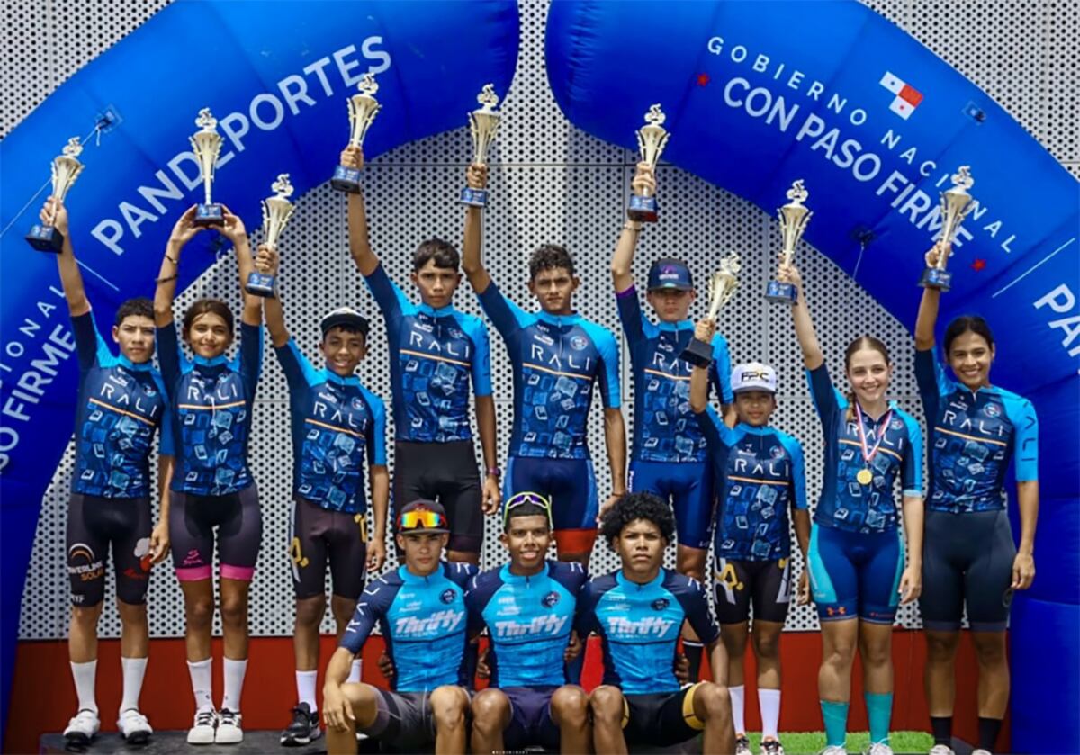¡Pedal a fondo! Jóvenes ciclistas brillan en la Vuelta de la Juventud 2025
