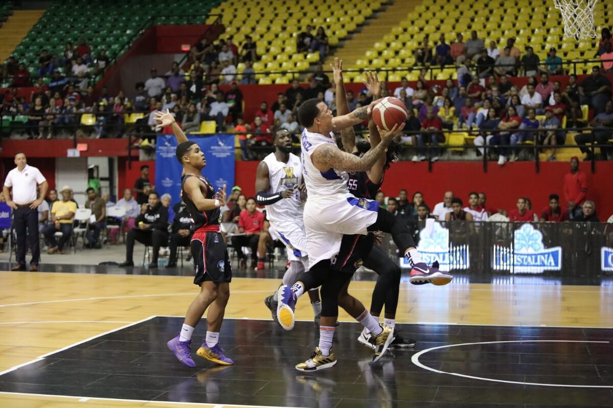 Boricua Martínez lidera a Universitarios en semifinal de LPB