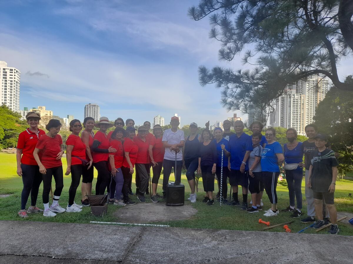 Adultos mayores se entrenan, se ejercitan y se divierten en el Parque Omar