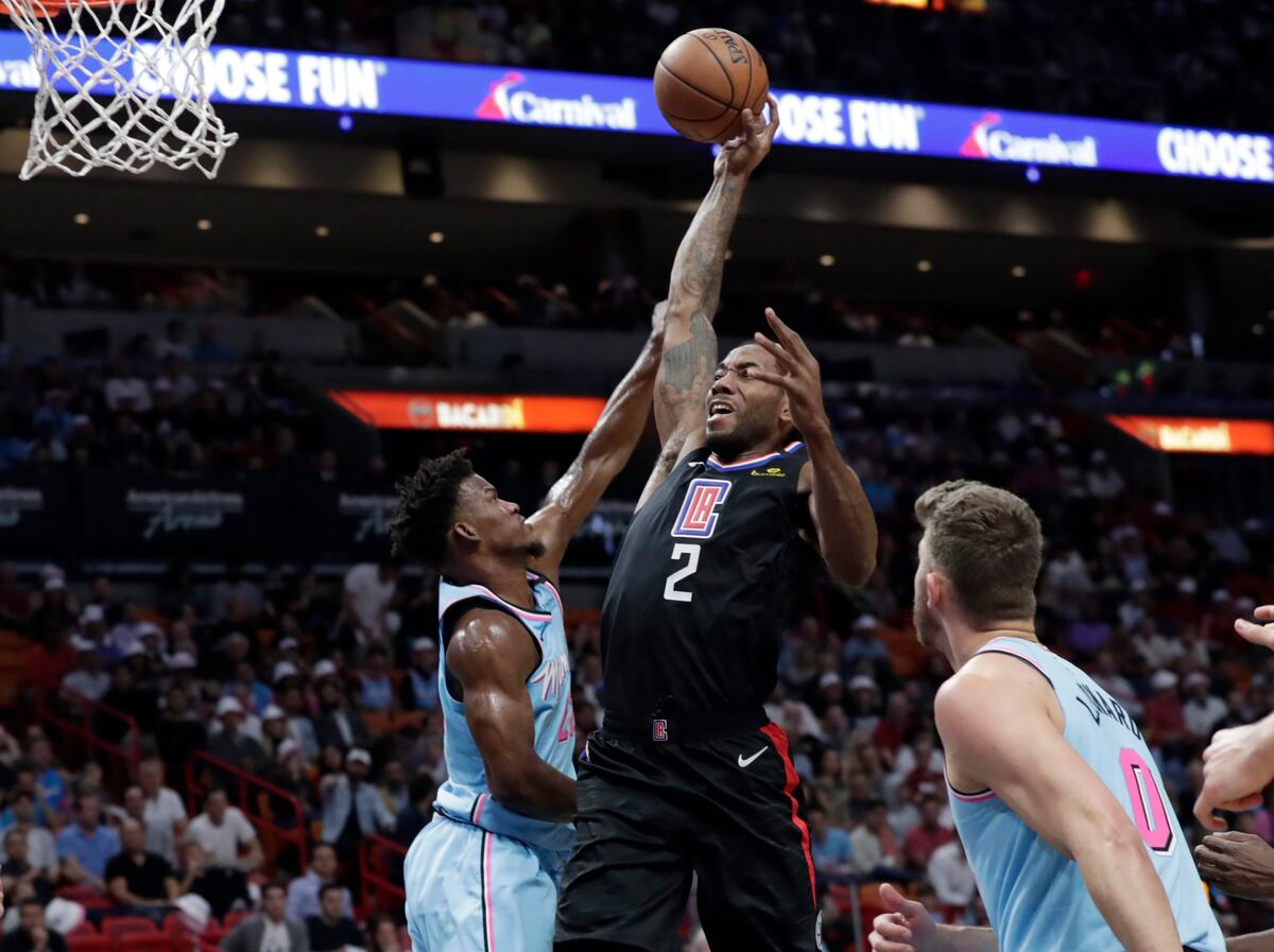 Kawhi Leonard logra primer ‘tripple-doble’ de su carrera en la NBA