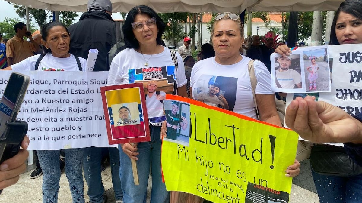 ¡Regresan a casa! Tras 125 días en el CECOT, migrantes venezolanos vuelven a Caracas