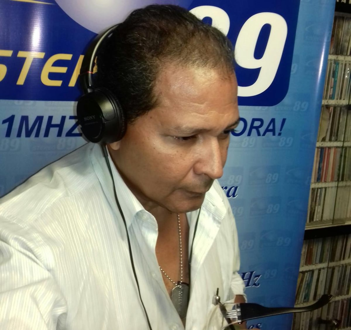 Se apaga la gran voz de Iván Antonio Degay, el locutor de “Al ritmo de las estrellas” y Stereo 89