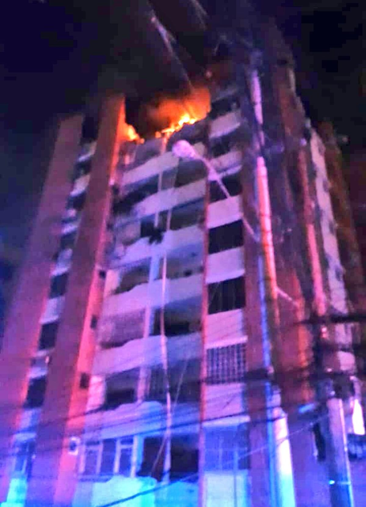 Explosión en Carrasquilla.  Incendio en edificio no fue por un rayo