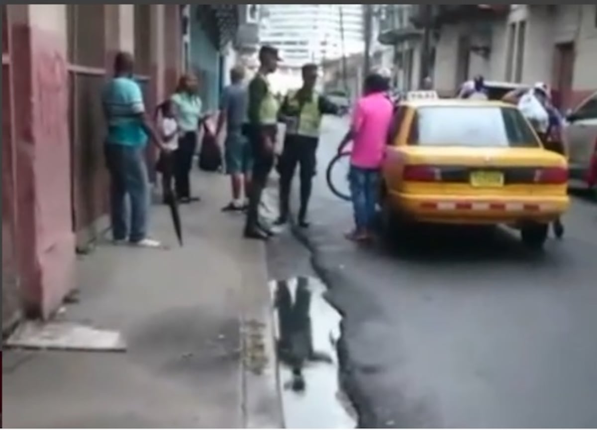 Ciclista frustra secuestro de una menor a manos de un taxista cerca a Avenida B