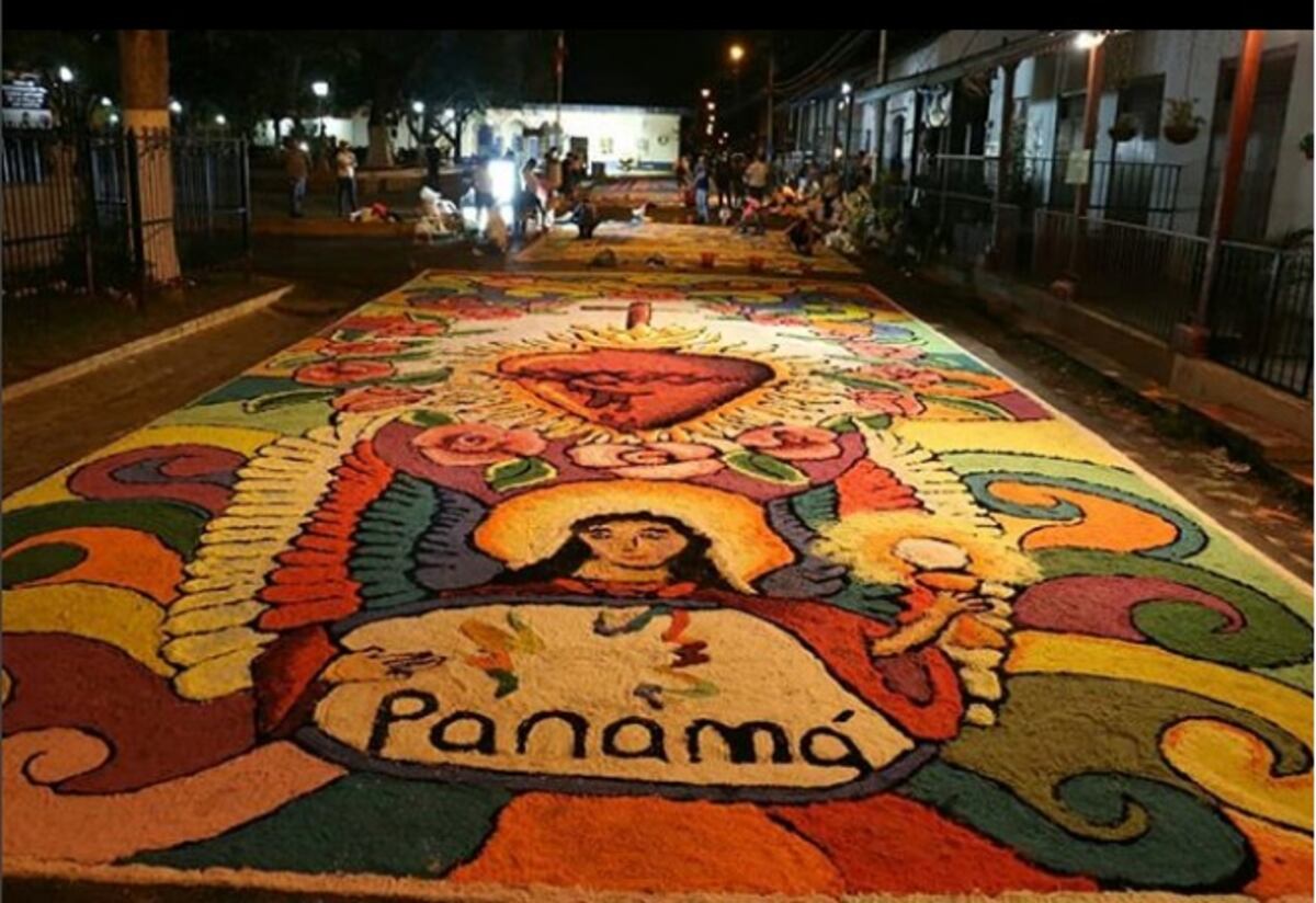 La lluvia arruina las 18 alfombras del Corpus Christi que se celebra en La Villa