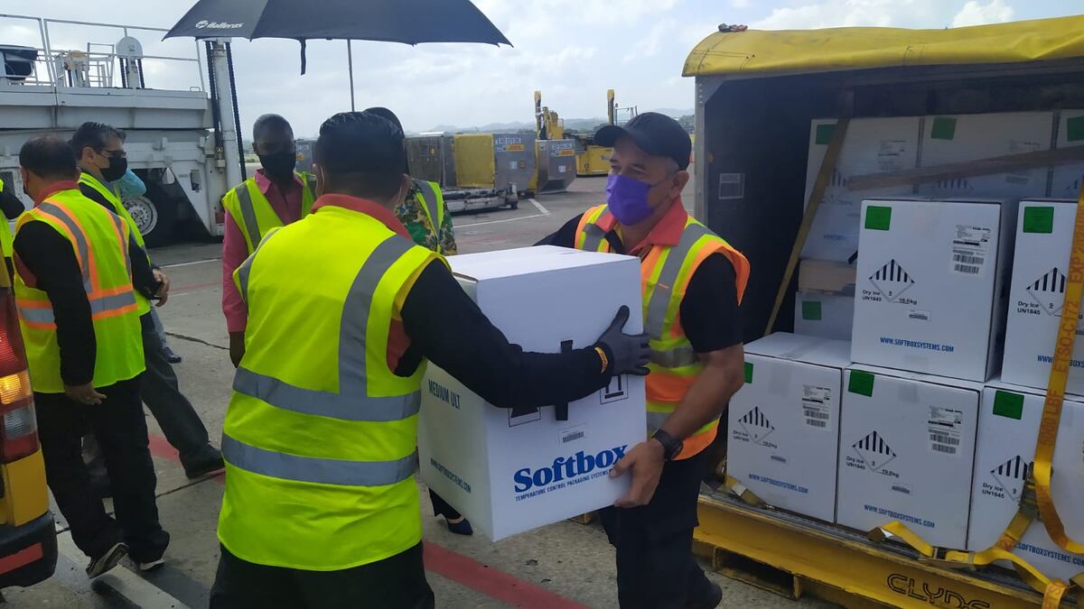 Arriban a Panamá 100 mil 620 dosis de la anticovid de Pfizer