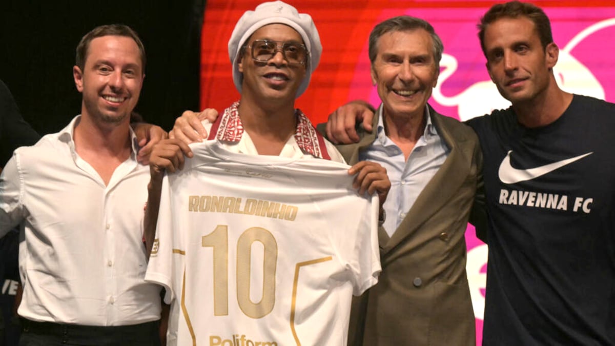 Ronaldinho vuelve al fútbol a sus 46 años