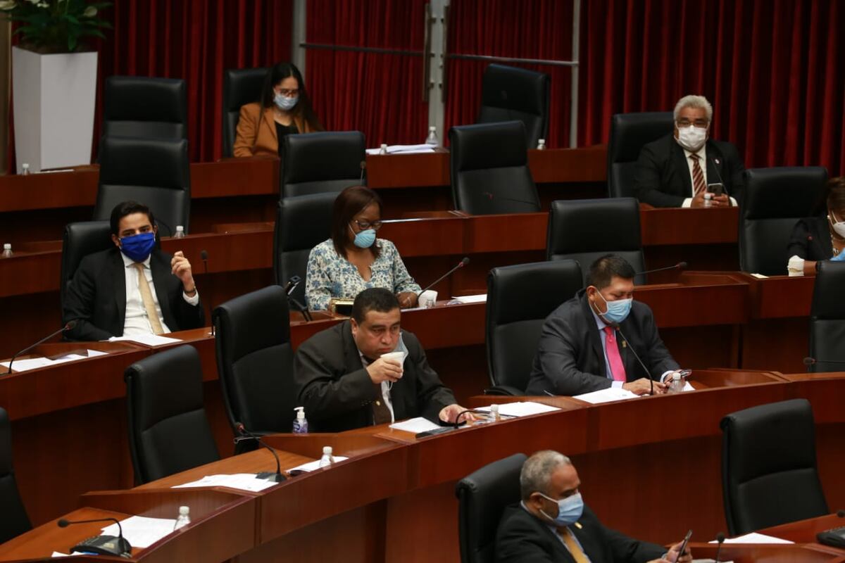 Diputados rompen sesión a falta de votos para discutir cosméticas reformas al Reglamento Interno