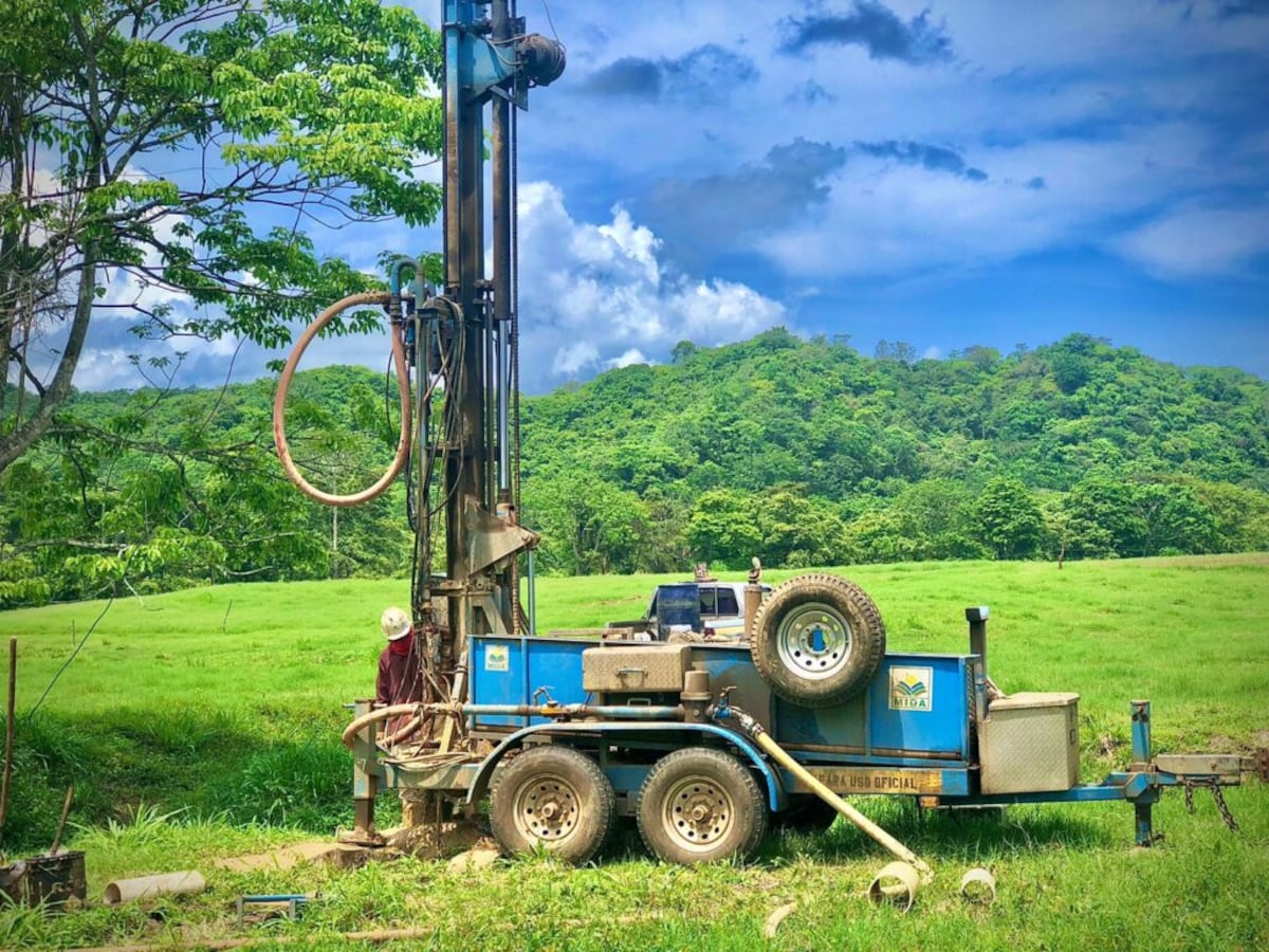 MIDA abre pozos y arregla caminos vs sequía en Coclé