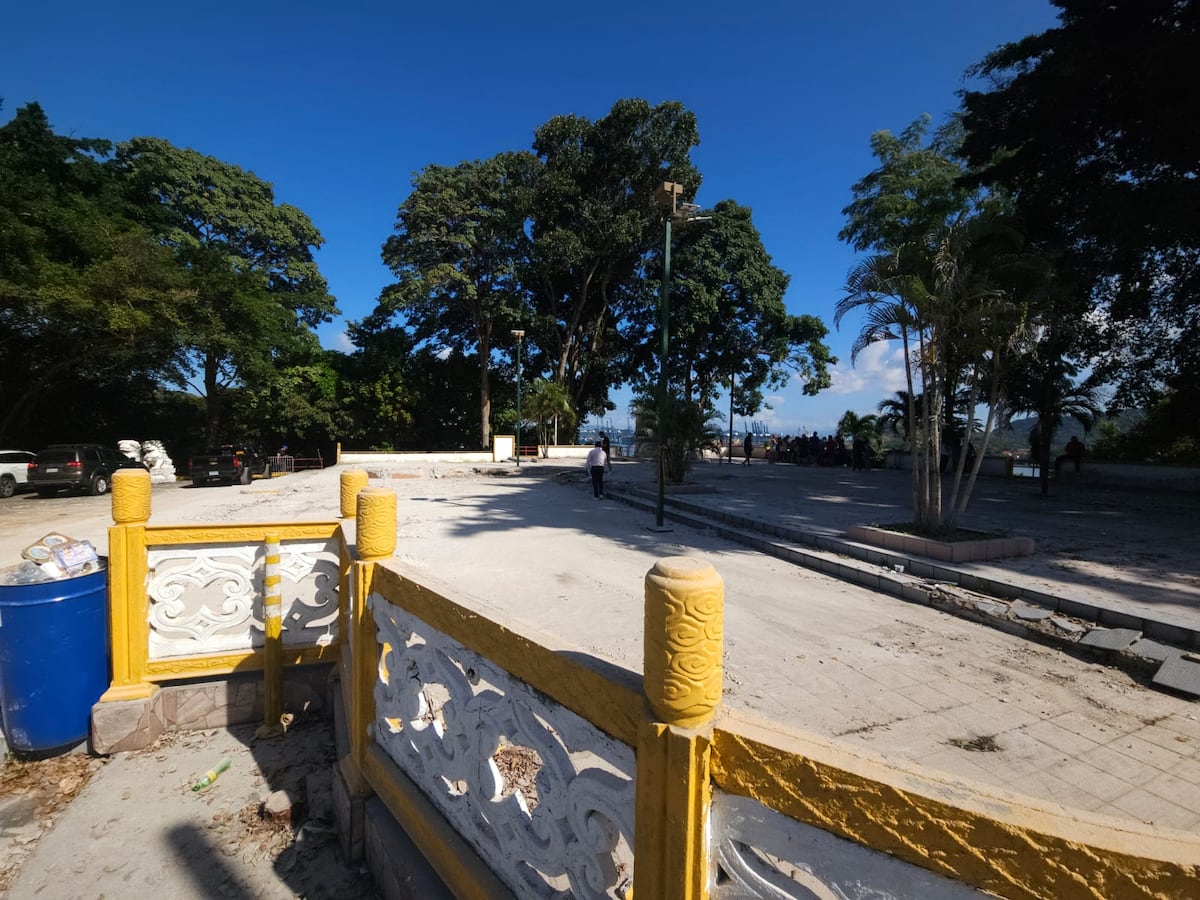 Cae el monumento chino y estalla la polémica: Mulino pide respuestas y exministro exige renuncia de Stefany Peñalba