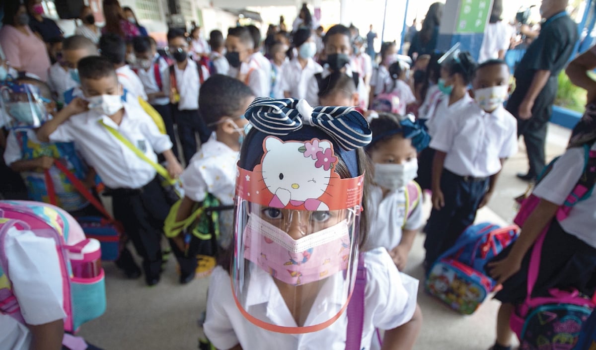 Recula. Meduca dice que uso de la mascarilla será opcional en aulas de clases